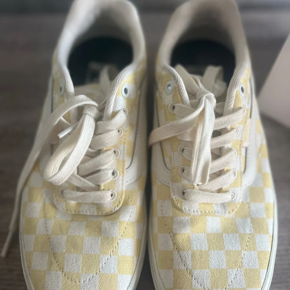 Vans Pro Checkered Lace Up Sneakers - Picture 4 of 8